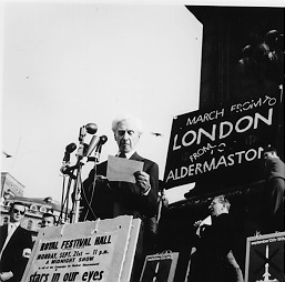 erson(s) in Photograph: Bertrand Russell et al. Description: This is another photograph of Bertrand Russell speaking at an anti-nuclear demonstration organised by the Campaign for Nuclear Disarmament (CND), in Trafalgar Square on September 20th, 1959. Archive Box Number: RA3 Rec. Acq. 1327 Date: 1959